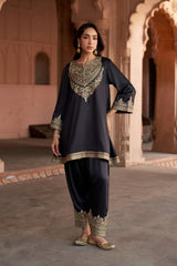 Jashn Black Embroidered Salwar Set with Wine Dupatta, black paisley embroidered kurta salwar with wine organza dupatta, image 4 of 12