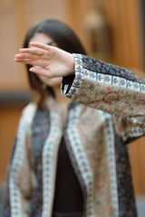 BLACK-BEIGE WOOLLEN CAPE