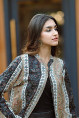 BLACK-BEIGE WOOLLEN CAPE