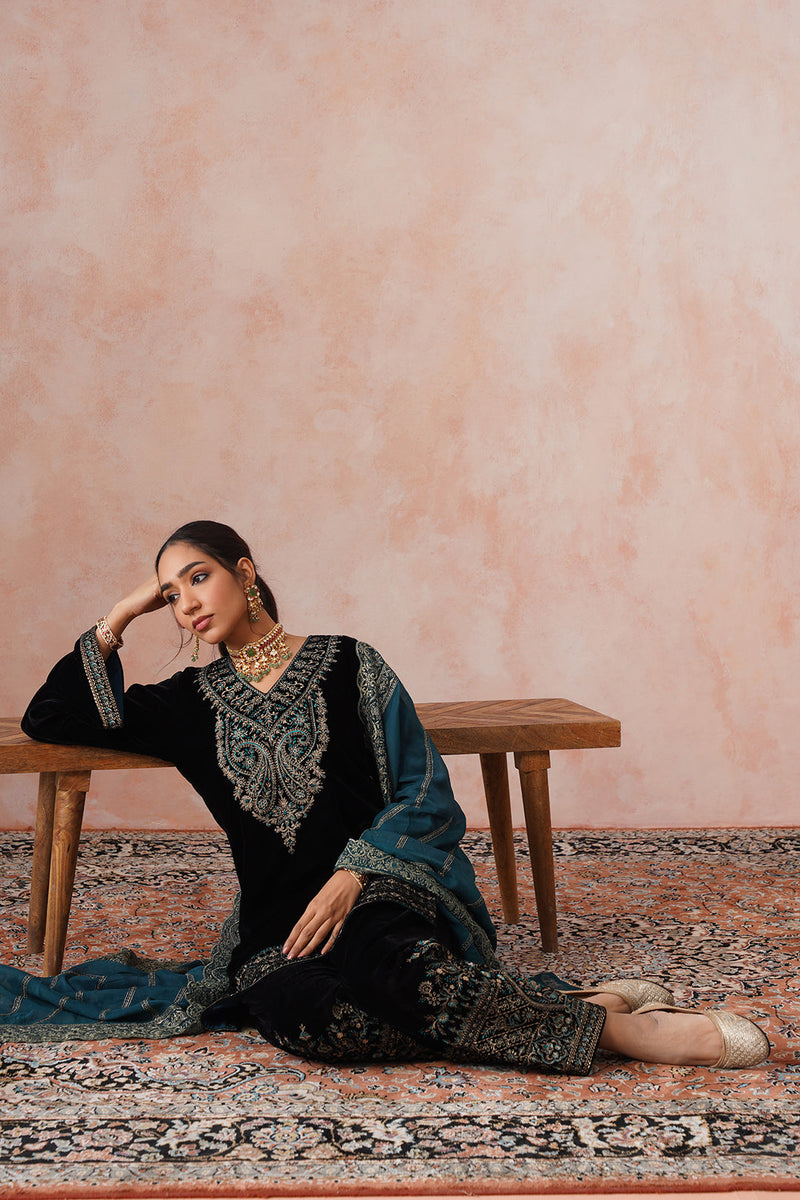 Aafreen Black Velvet Embroidered Set