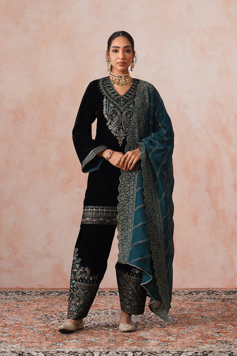 Aafreen Black Velvet Embroidered Set